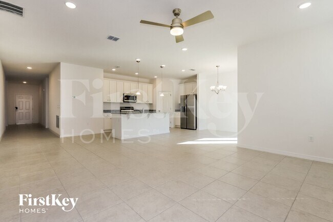 Foto del edificio - 422 Reina Wy