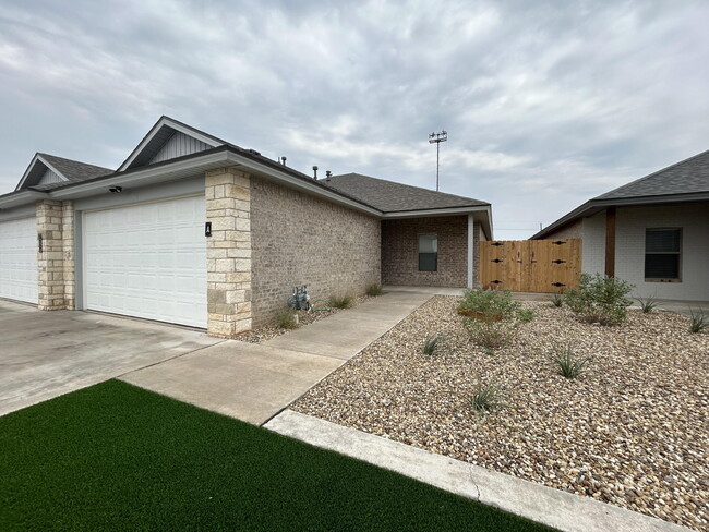 Foto del edificio - 4104 Trenton Ave