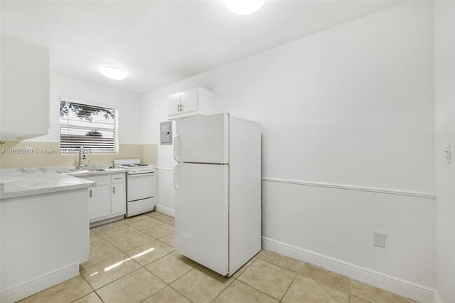 Foto del edificio - 7130 W 11th Ct
