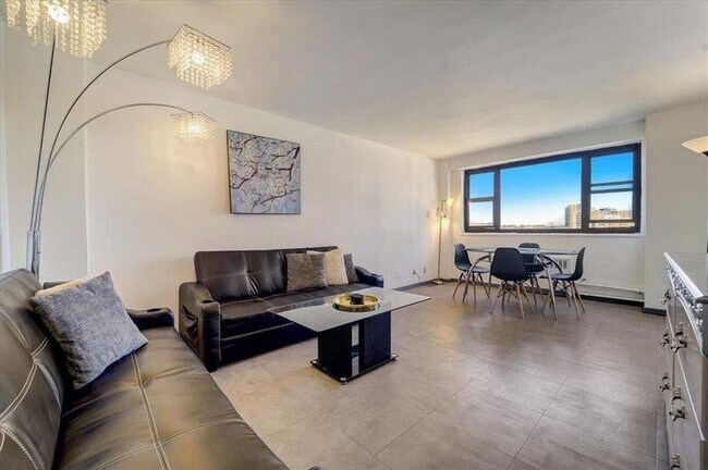 Foto del edificio - 6515 Boulevard E