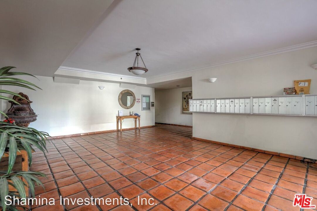 Foto del edificio - 1030 N Orange Grove Ave