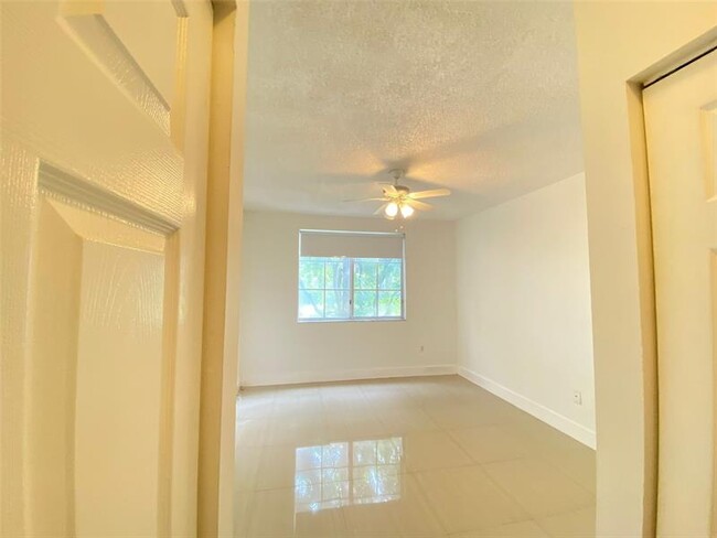 Building Photo - 2440 E Preserve Way