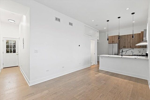 Foto del edificio - 1236 W Hubbard St