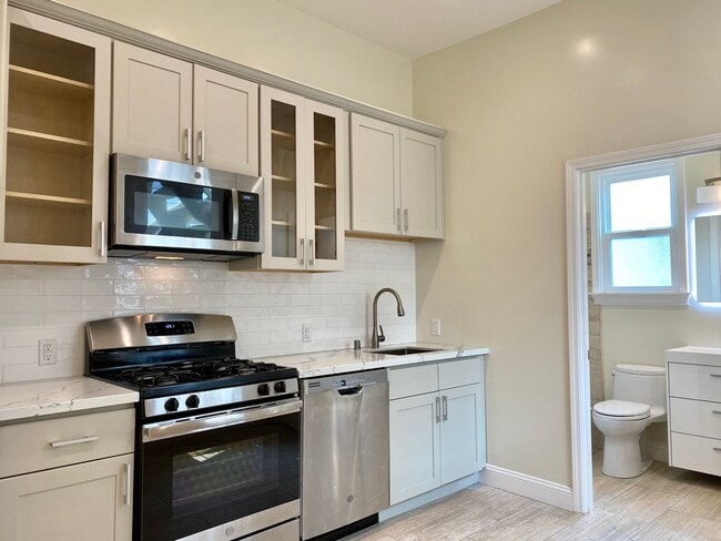 Building Photo - RENOVATED 2BD/1.5BA. Dishwasher! LAUNDRY I...