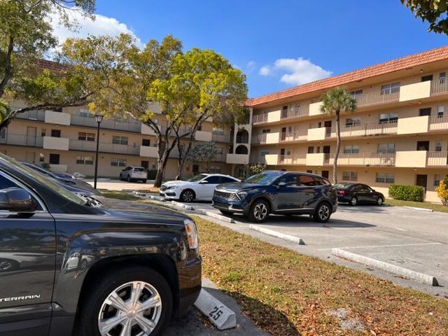 Foto del edificio - 6361 N Falls Circle Dr