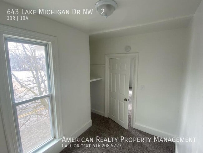 Building Photo - 643 Lake Michigan Dr NW