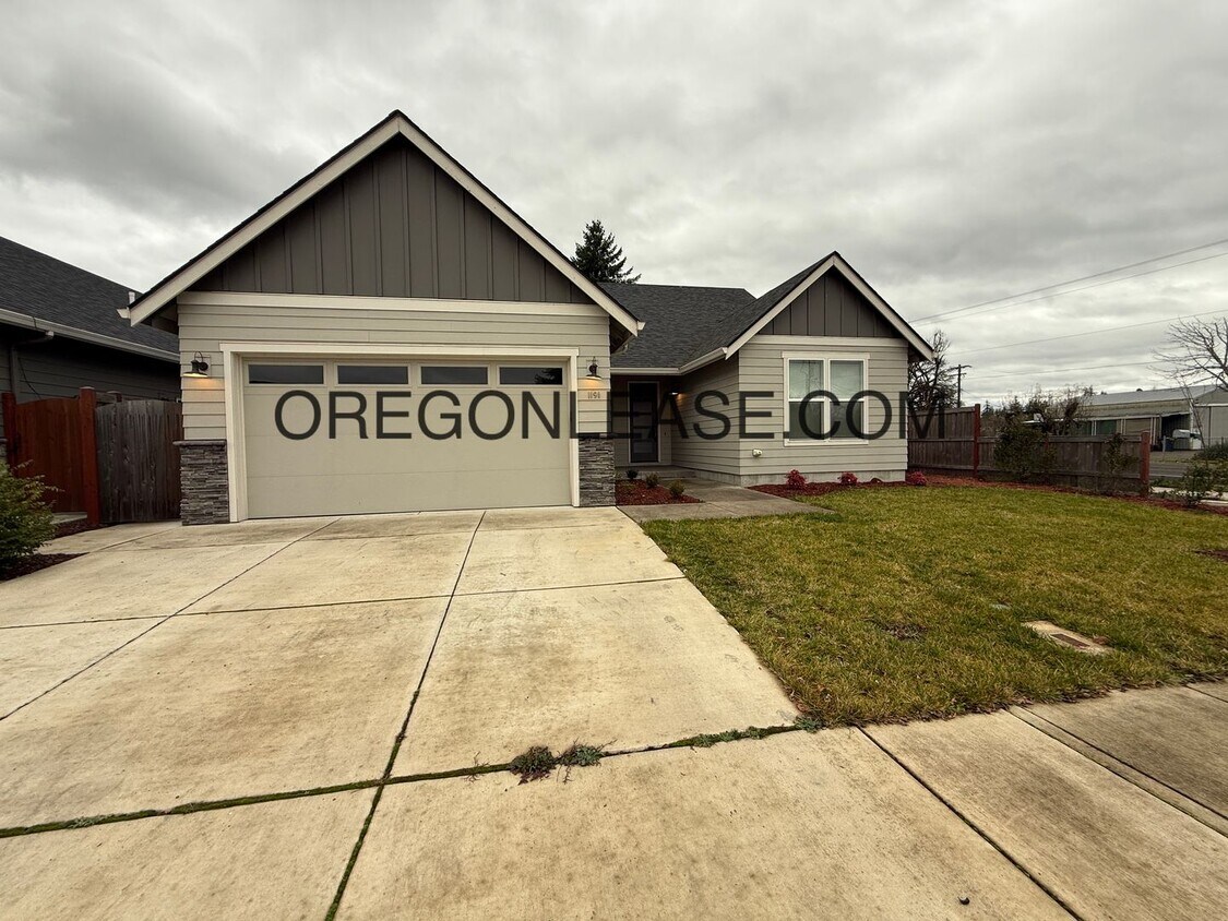 Primary Photo - 4 bedroom 2 bath 1650 sqft Springfield home