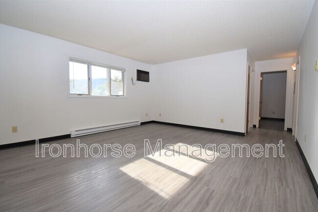 Building Photo - 811 W Villard St