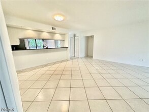 Building Photo - 209 Pinebrook Dr