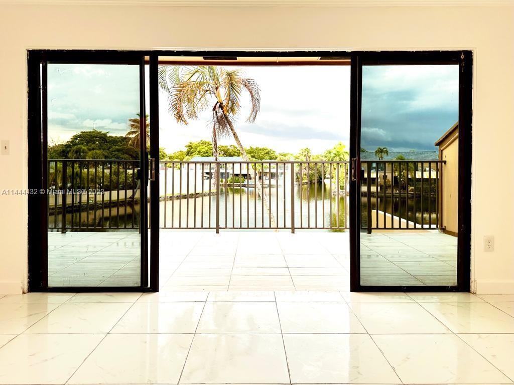 Foto principal - 15892 Kilmarnock Dr