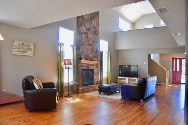 Foto del edificio - 650 3 Waters Ln
