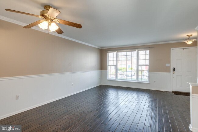 Building Photo - 3369 Vineland Pl