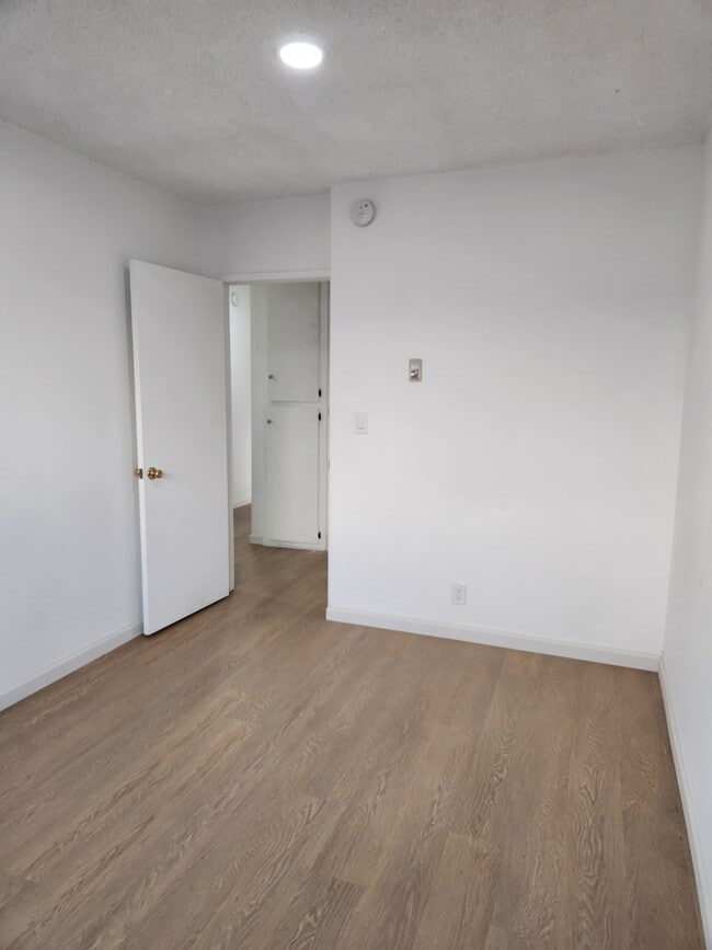 Building Photo - 6561 Fulton Ave