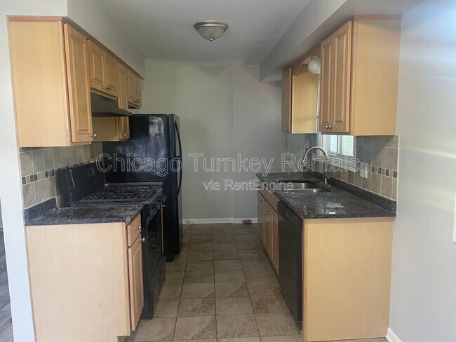 Building Photo - 3212 Charlemagne Ave