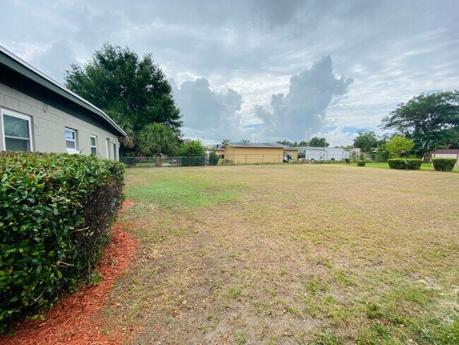 Building Photo - Cozy 3 BD / 1 BA Single Family Home
