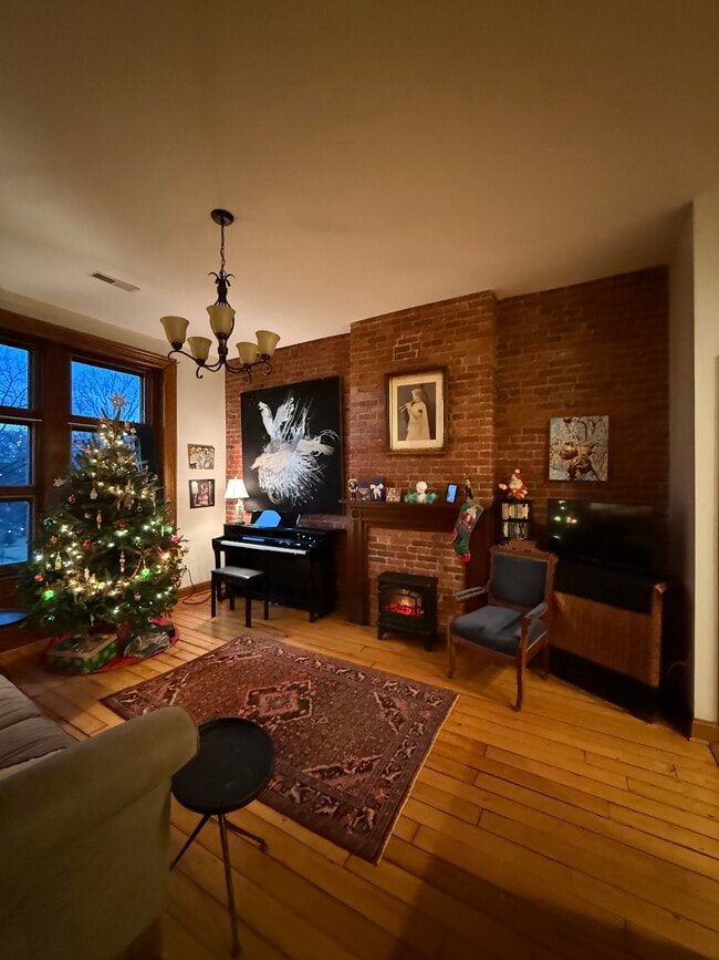 Living room - 218 3rd St
