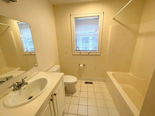 Building Photo - Renovated 4BR Mission Hill Apartment | In-Unit Laundry | Near Longwood