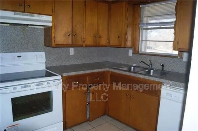 Building Photo - 1528 W Elm St