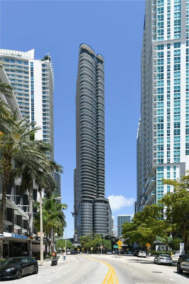Building Photo - 1000 Brickell Plaza