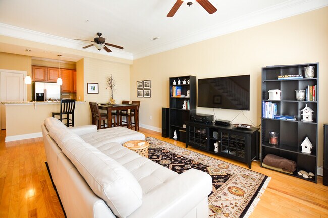 Foto del edificio - 200 River Landing Dr