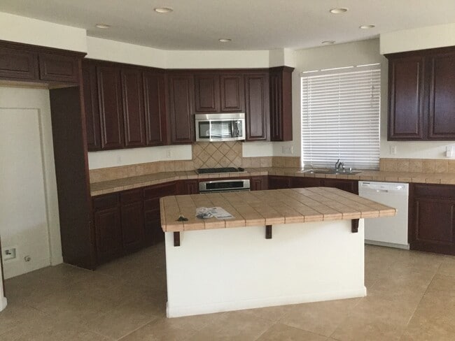 Building Photo - Beautiful 4 bedroom in Patterson