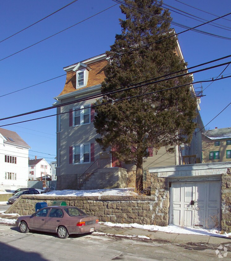 Building Photo - 446 Whipple St