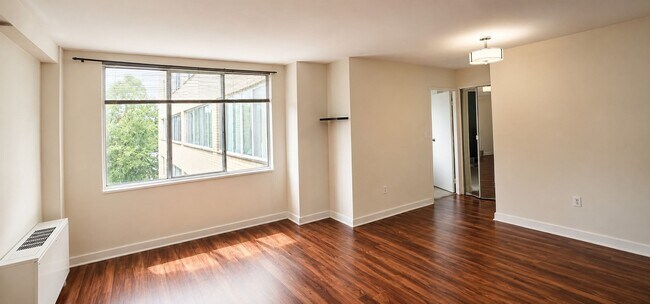 Foto del edificio - 6621 Wakefield Dr