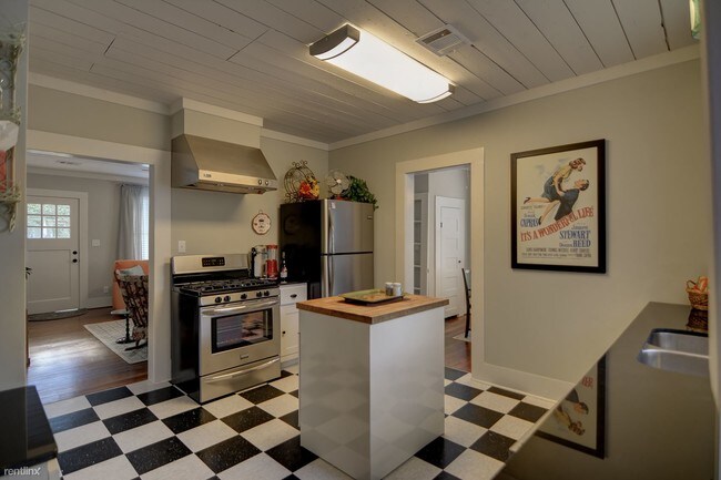 Building Photo - 2 br, 2 bath House - 814 E 29th St