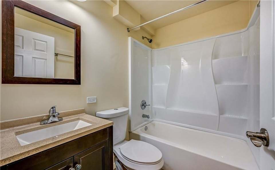 Foto del edificio - 5726 Roosevelt Way NE