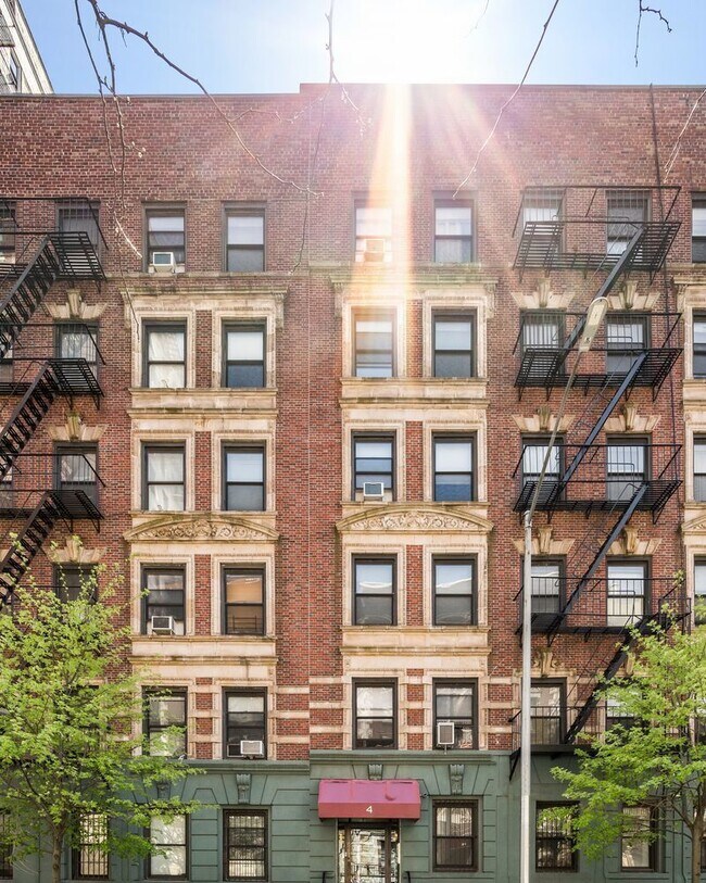 Foto del edificio - 4 W 101st St