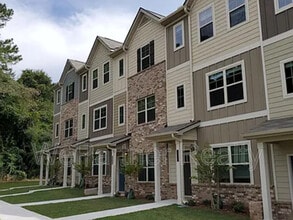 Building Photo - 1055 Bayrose Cir