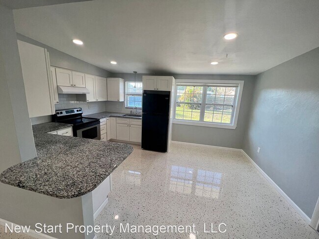 Building Photo - 3 br, 1 bath House - 2019 24th Ave W Brade...