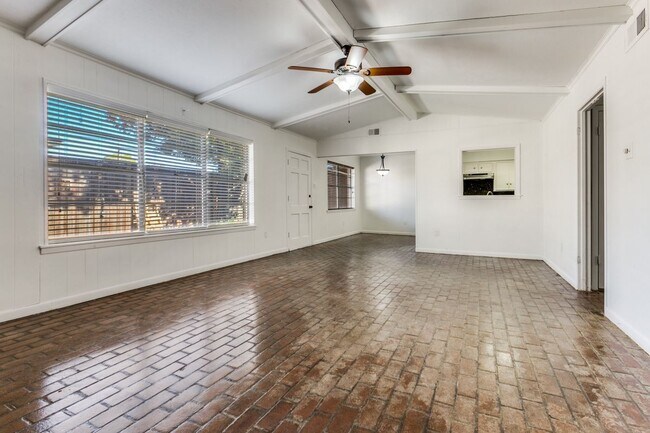 Foto del edificio - 7621 Dentcrest Dr