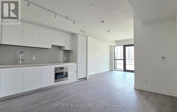 Building Photo - 2 Erskine Rd