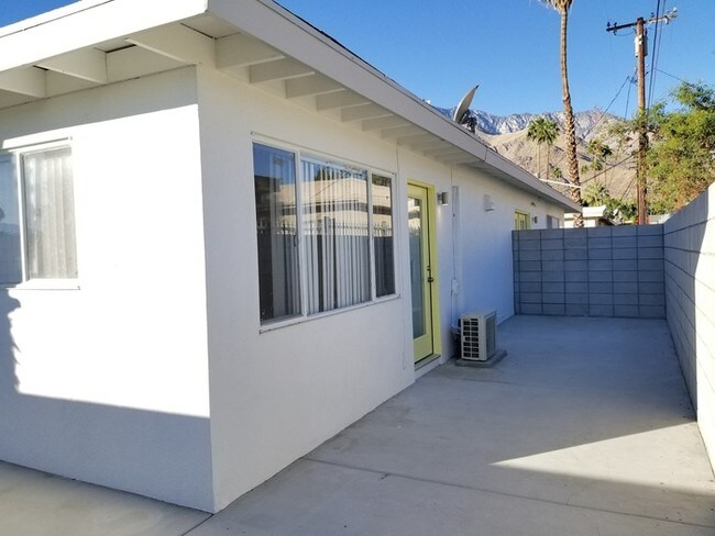 Building Photo - Single Level Studio Rental in Palm Springs