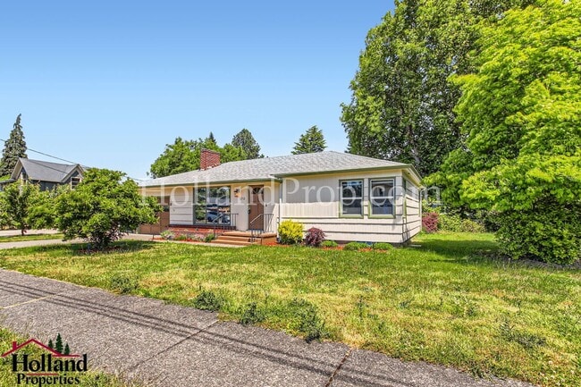 Building Photo - Welcoming home offering ideal space and lo...