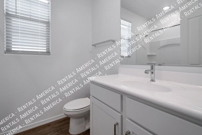 Foto del edificio - 23015 E Starflower Dr