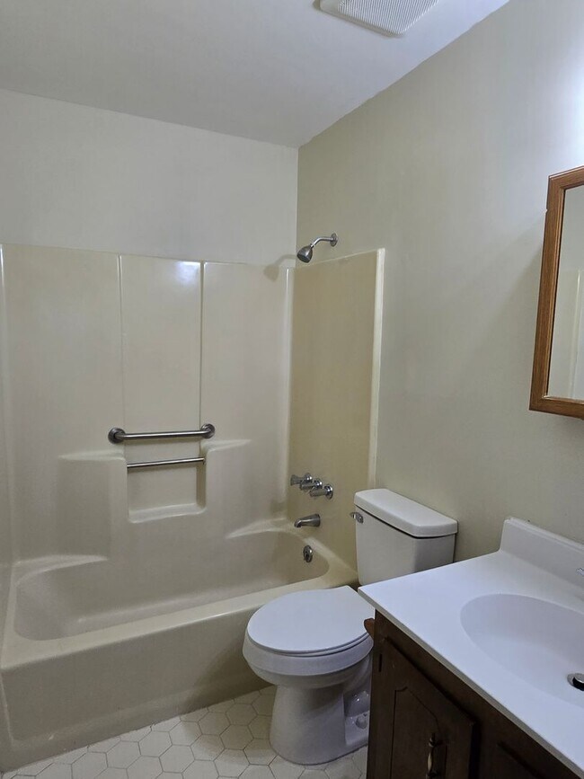 Building Photo - 112 Totem Ct