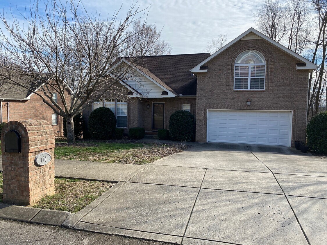 114 Bennington Ct N, Hendersonville, TN 37075 House Rental in