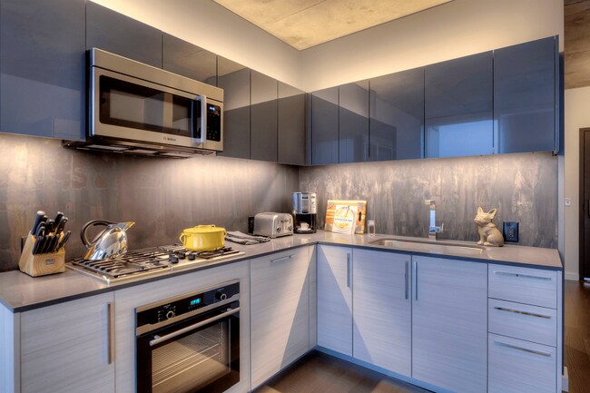 Foto del edificio - 660 W Division St