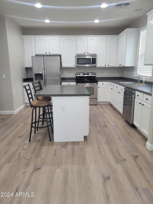 Foto del edificio - 4027 E Oakland St
