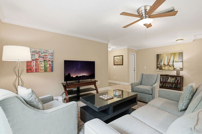 Foto del edificio - 660 100th Ave N