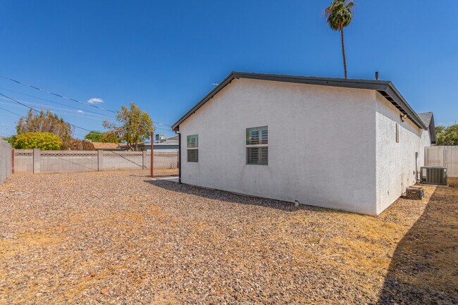 Building Photo - 7544 E Taylor St
