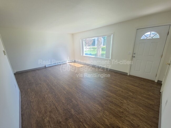 Building Photo - 1418 Mahan Ave