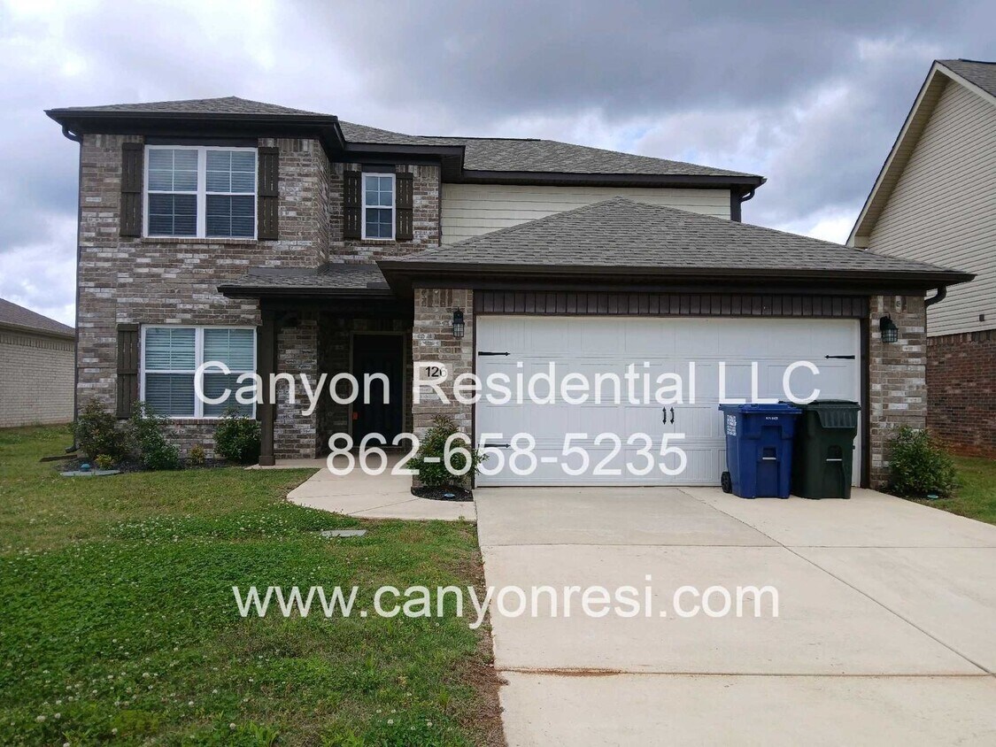 Primary Photo - MUST SEE Fantastic 4BR 2/5 BA near everyth...