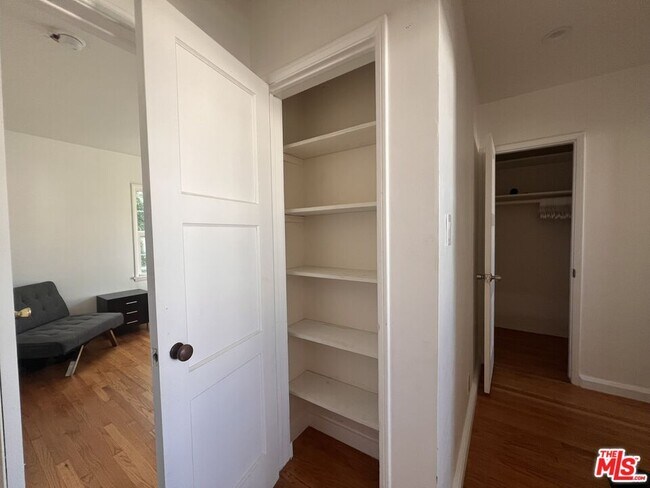 Foto del edificio - 2333 S Garth Ave