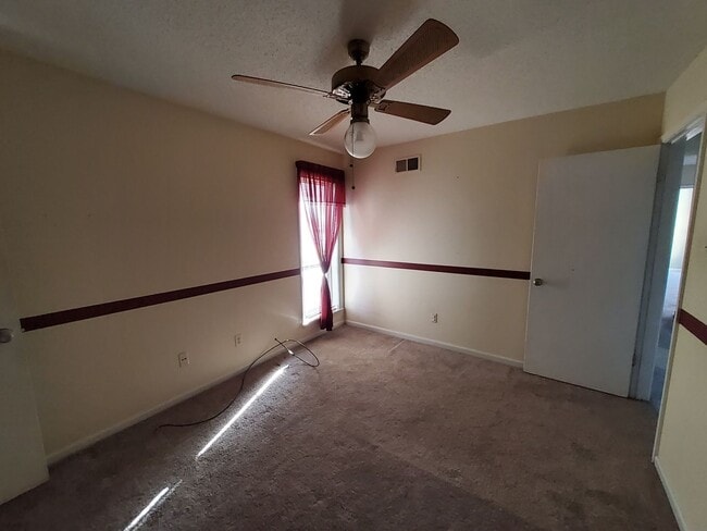 Building Photo - 7219 Lawn Ln