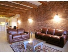 Building Photo - 254 Friend St