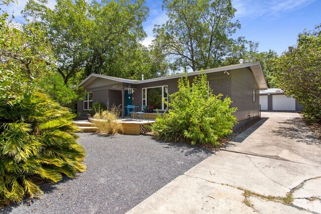 Foto del edificio - CONTEMPORARY HOME IN ALAMO HEIGHTS