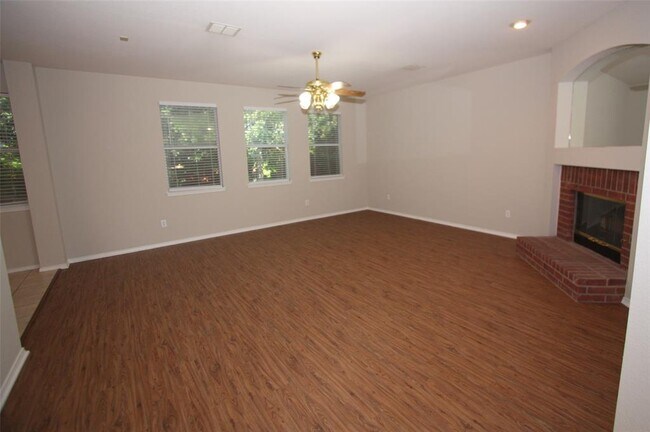 Building Photo - 9141 Saratoga Rd